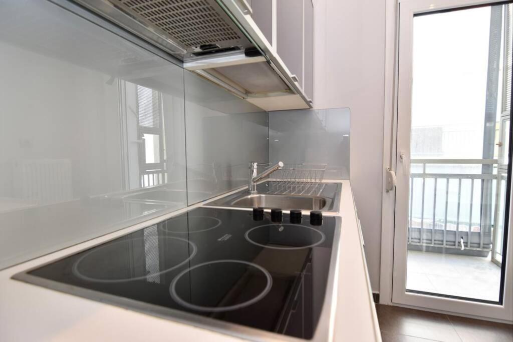 Modern Apartment In The Heart Of The City Lárissa Exterior foto